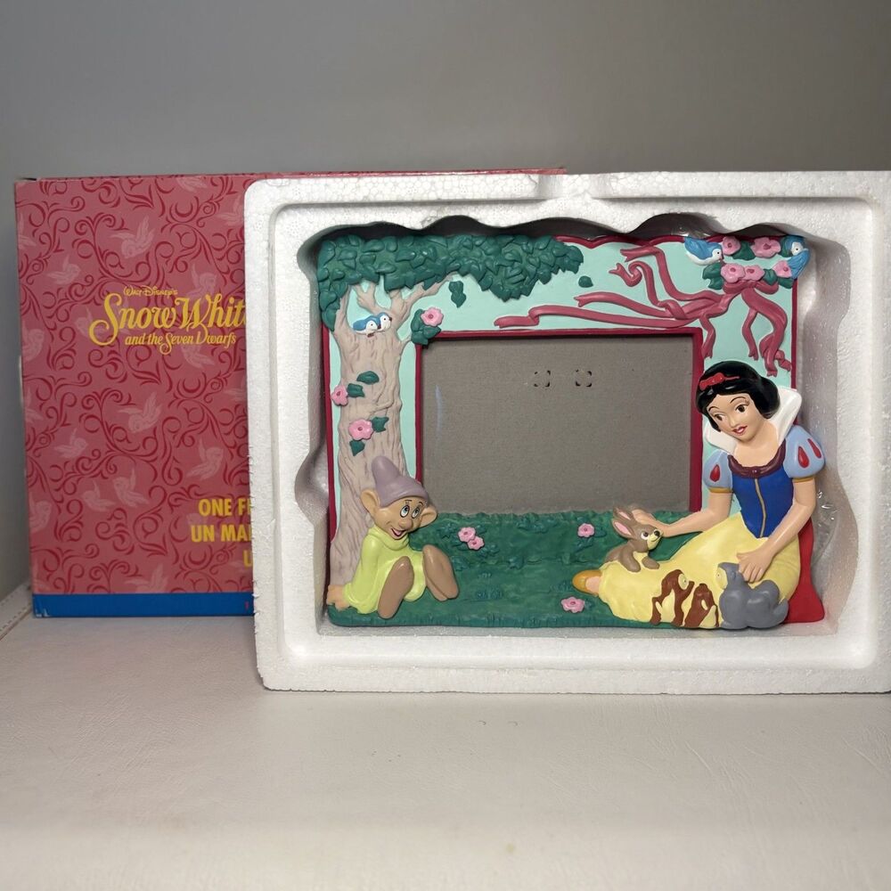 Vintage Walt Disney Snow White 3D Picture Frame Snow White Dopey Never Used 3X5